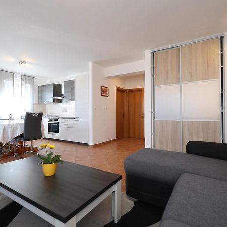 Apartment Dora Preko Eksteriør billede